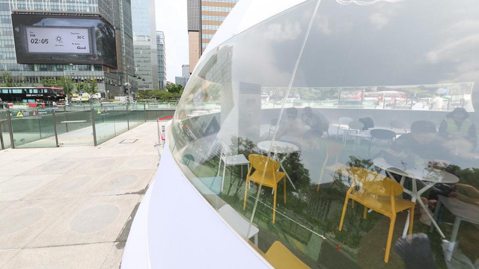 Heat wave shelter in Seoul     June 30, 2026     Jongno-gu, Seoul     Ministry of culture, sports and Tourism  Official Photographer : Park dae jin     All photographs in the official Flickr account of the Republic of Korea are available only for publication by news organizations and/or for public purposes with proper attribution to the correct source (photographer and organizations mentioned above).     Any distortion to the original meaning of a photograph for provision to a third party through posting an