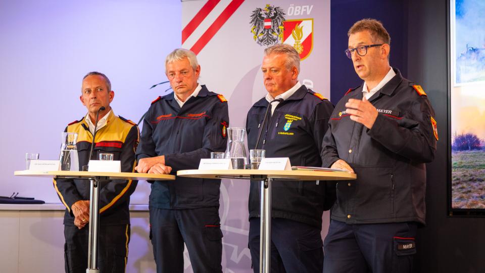 Photo: Matias Seyfert. From left to right: LBD Jakob Unterladstätter, LBD Reinhard Leichtfried, LBD Dietmar Fahrafellner, FPräs Robert Mayer.