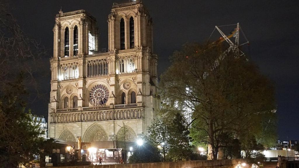 	 English: West facade of Notre Dame de Paris at night, France Date	8 April 2024, 16:01:39 Source	Own work Author	Mariordo