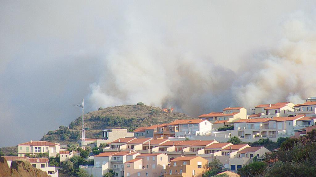 Fire between Cervera de la Marenda (Pyrénées-Orientales, Languedoc-Roussillon, France) and Portbou (Alt Empordà, Girona, Catalonia, Spain).