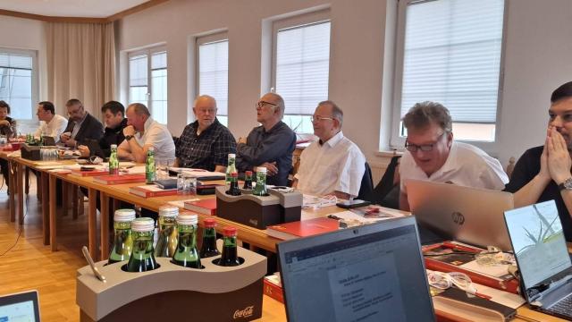 Thomas Reuter (Germany) was elected as the head of the CTIF international firefighting competition commission, and Ludwig Laut (Austria) was elected as the head of the international firefighting competition.